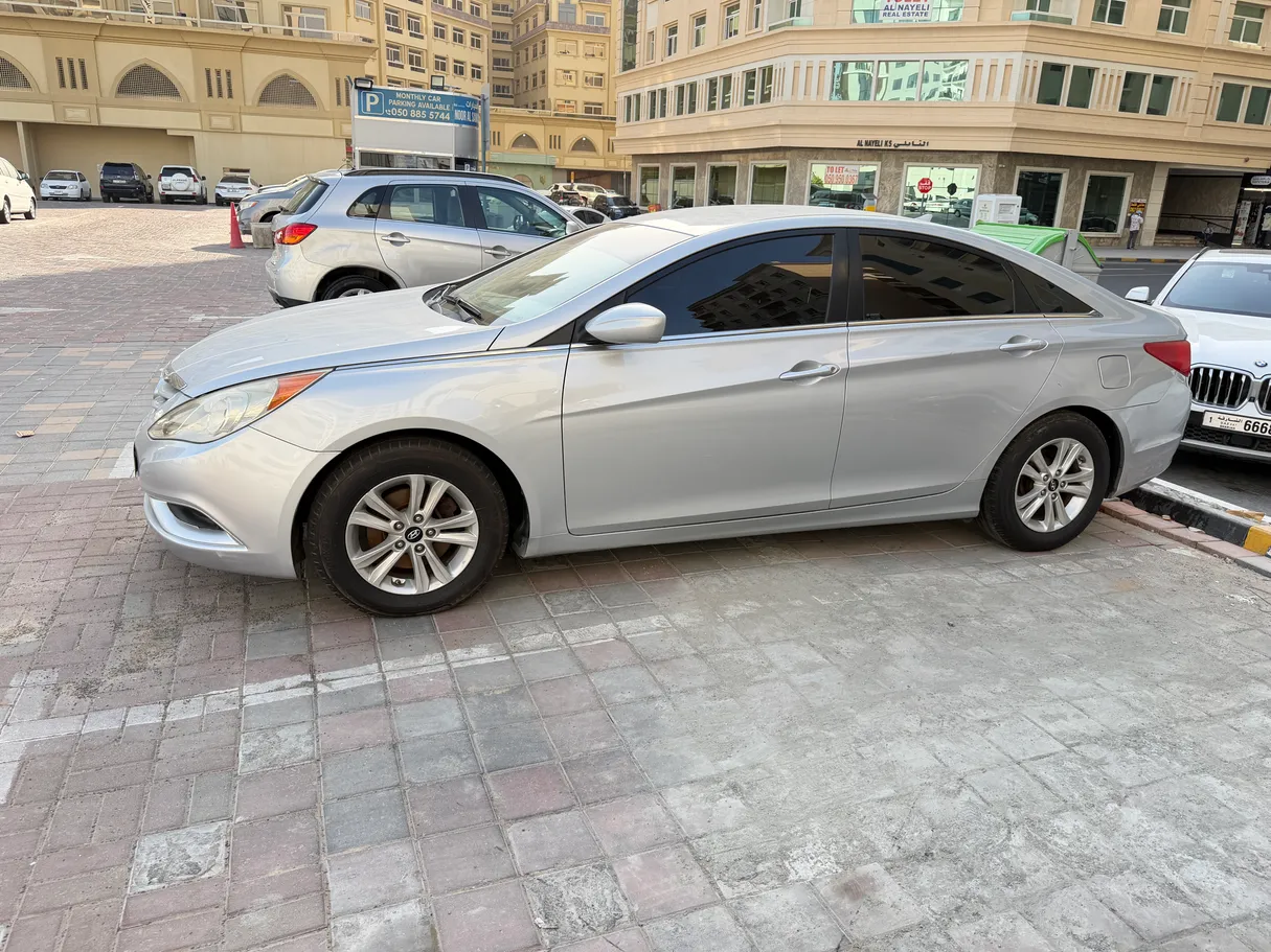 Car image 4