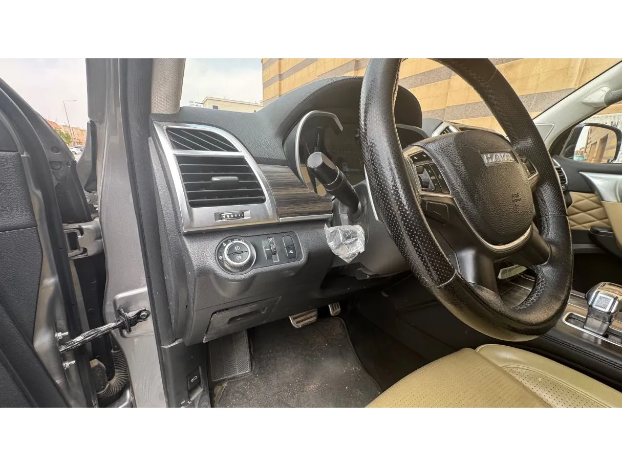 Car image 23