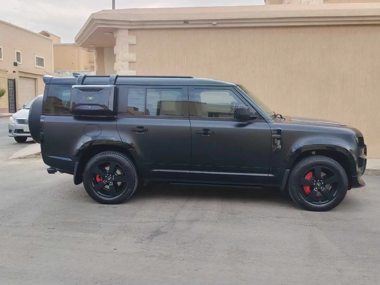 Car image 4