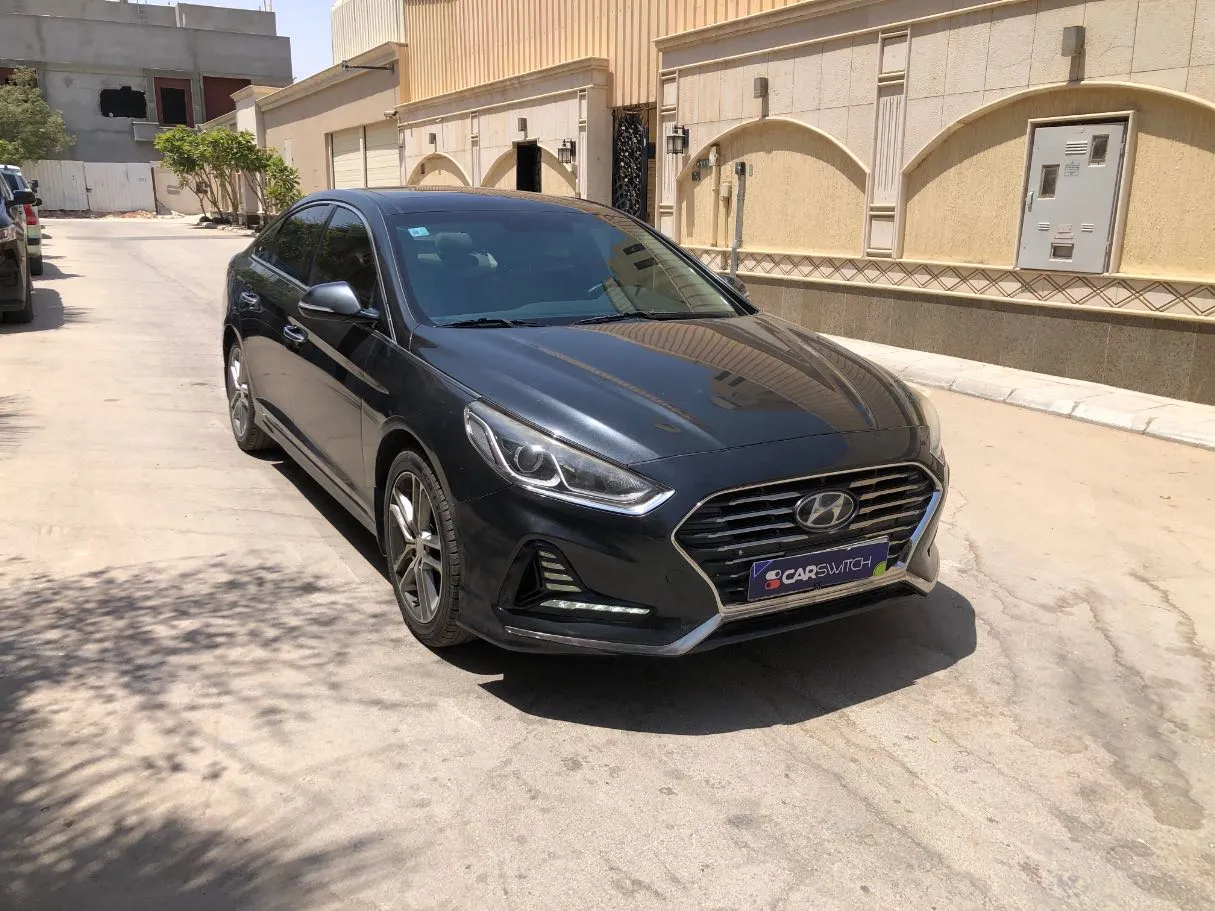 Car image 3