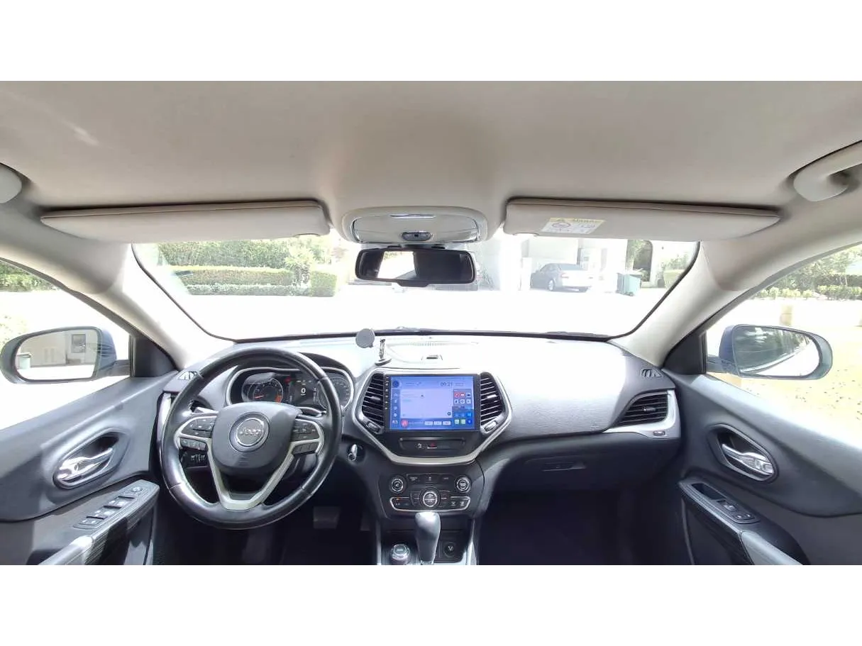 Car image 14