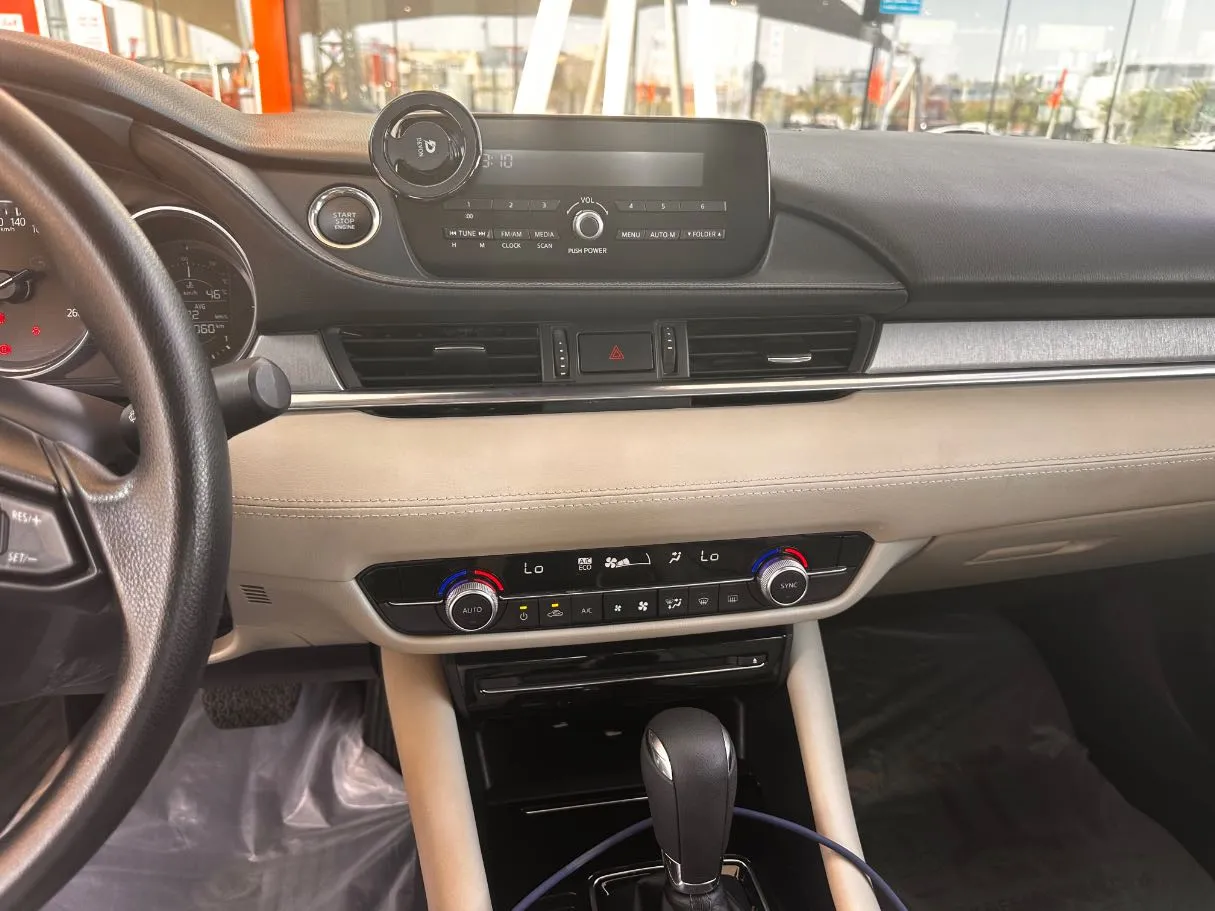 Car image 18