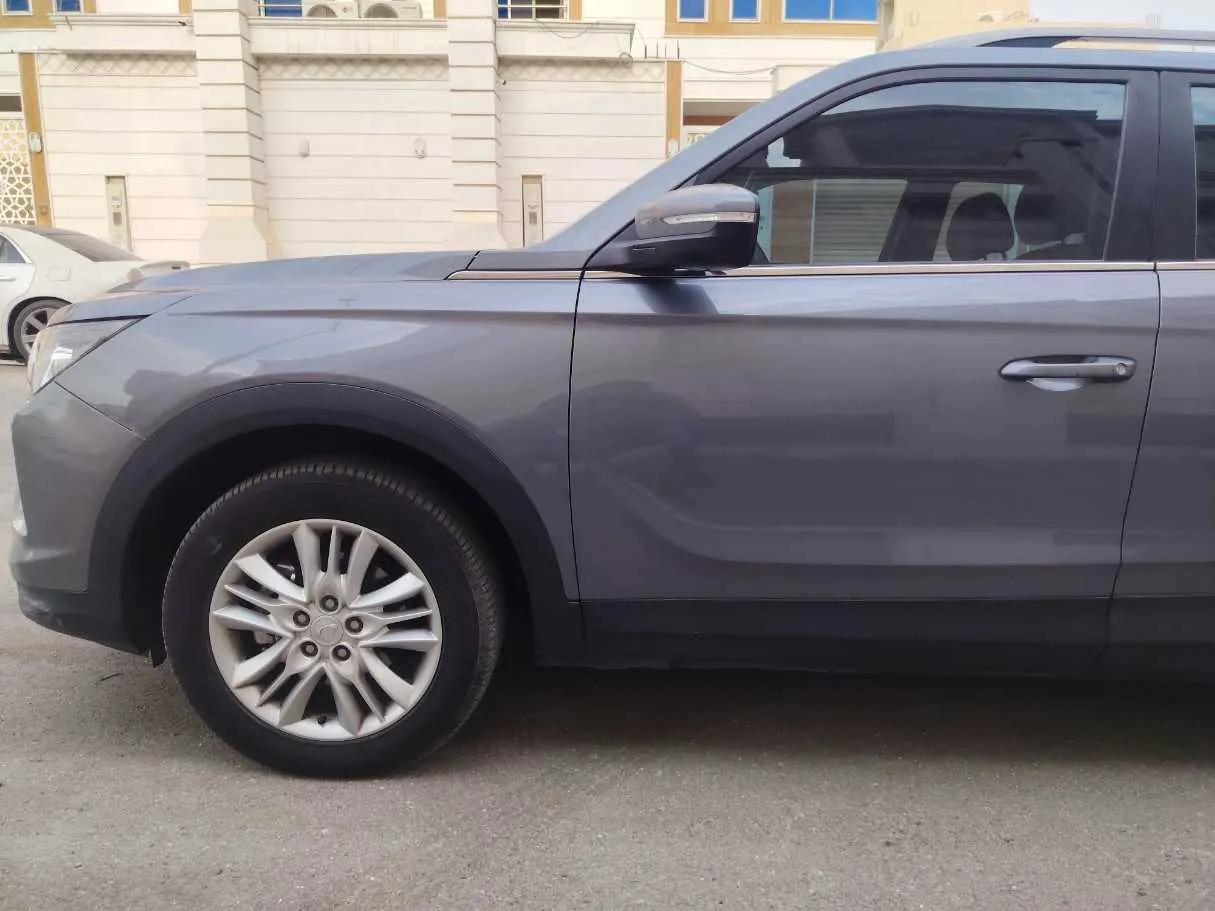 Car image 9