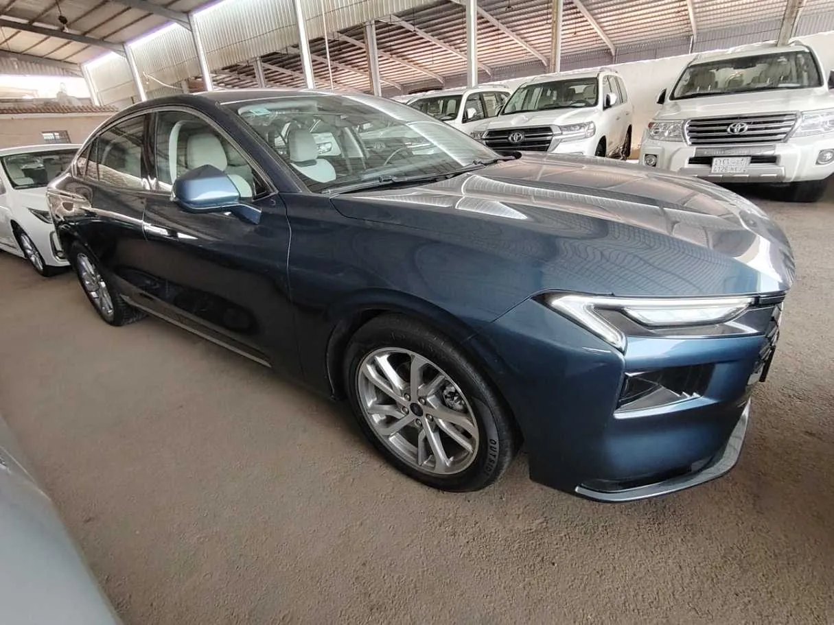 Car image 4
