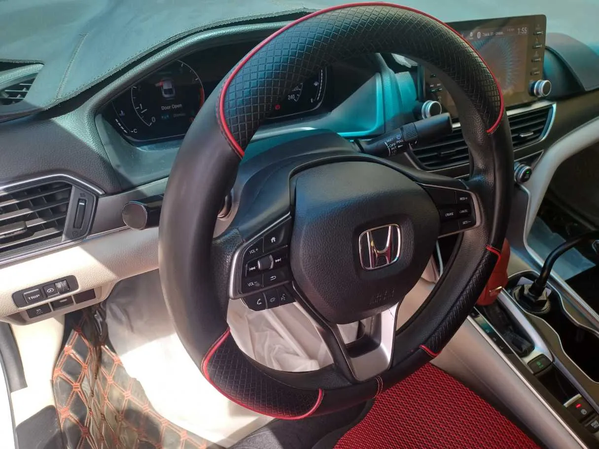 Car image 19