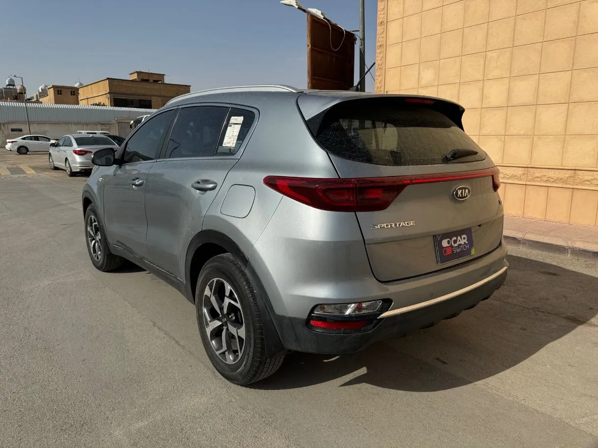 Car image 7