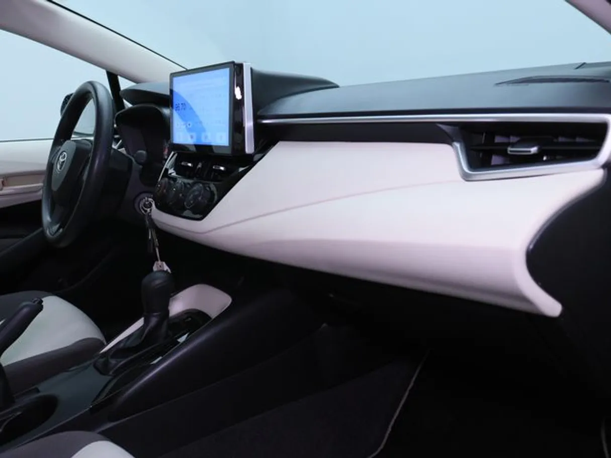 Car image 10