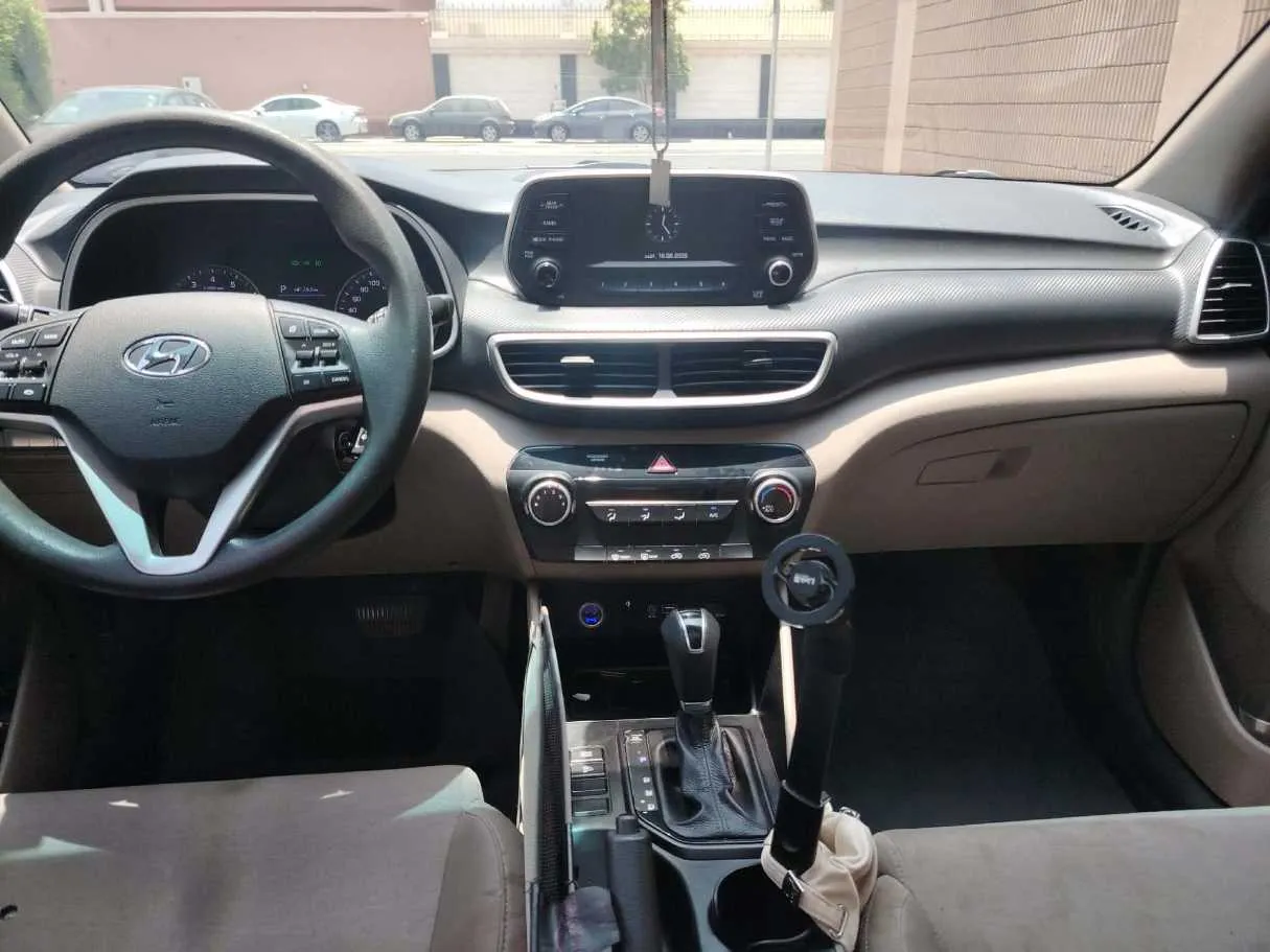 Car image 25