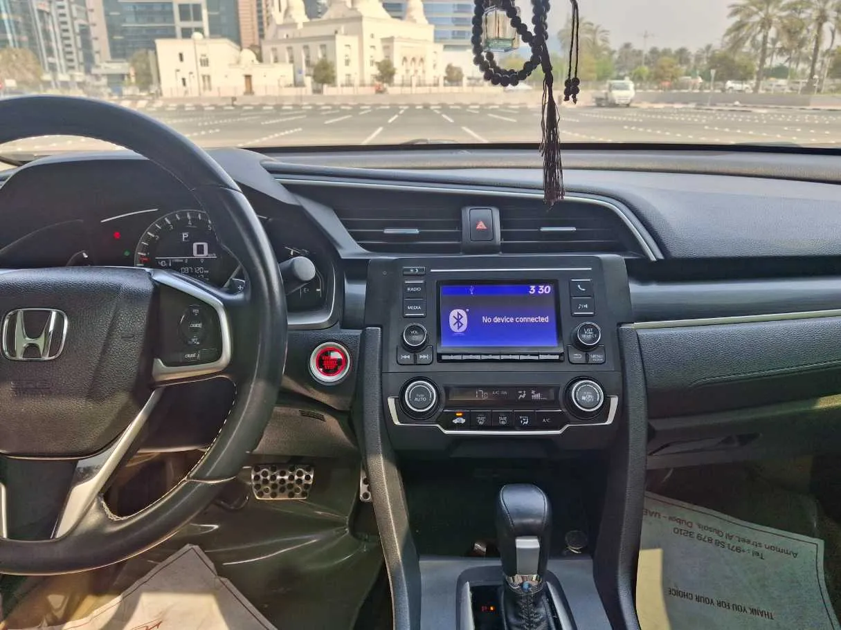 Car image 12