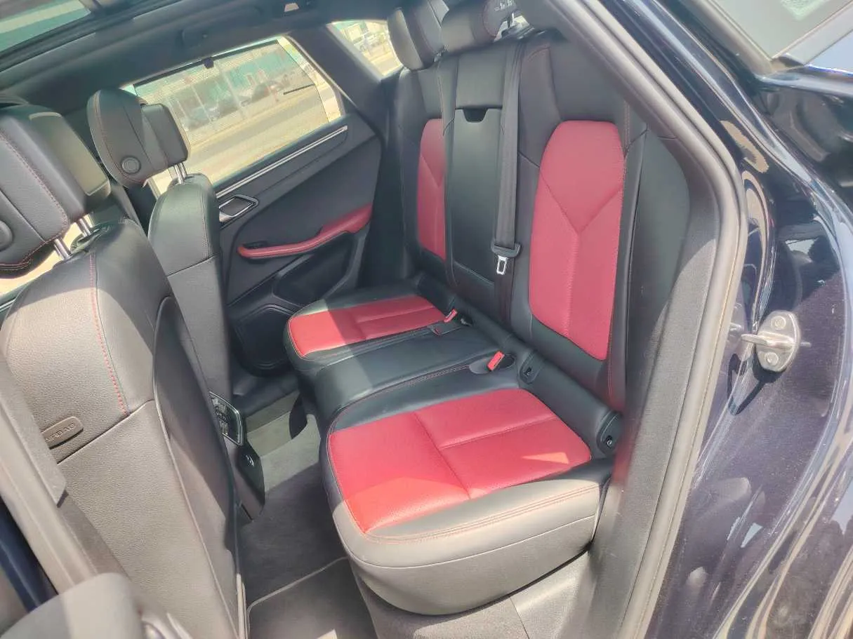Car image 16