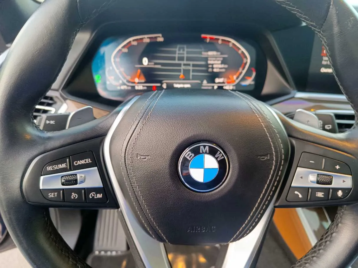 Car image 26