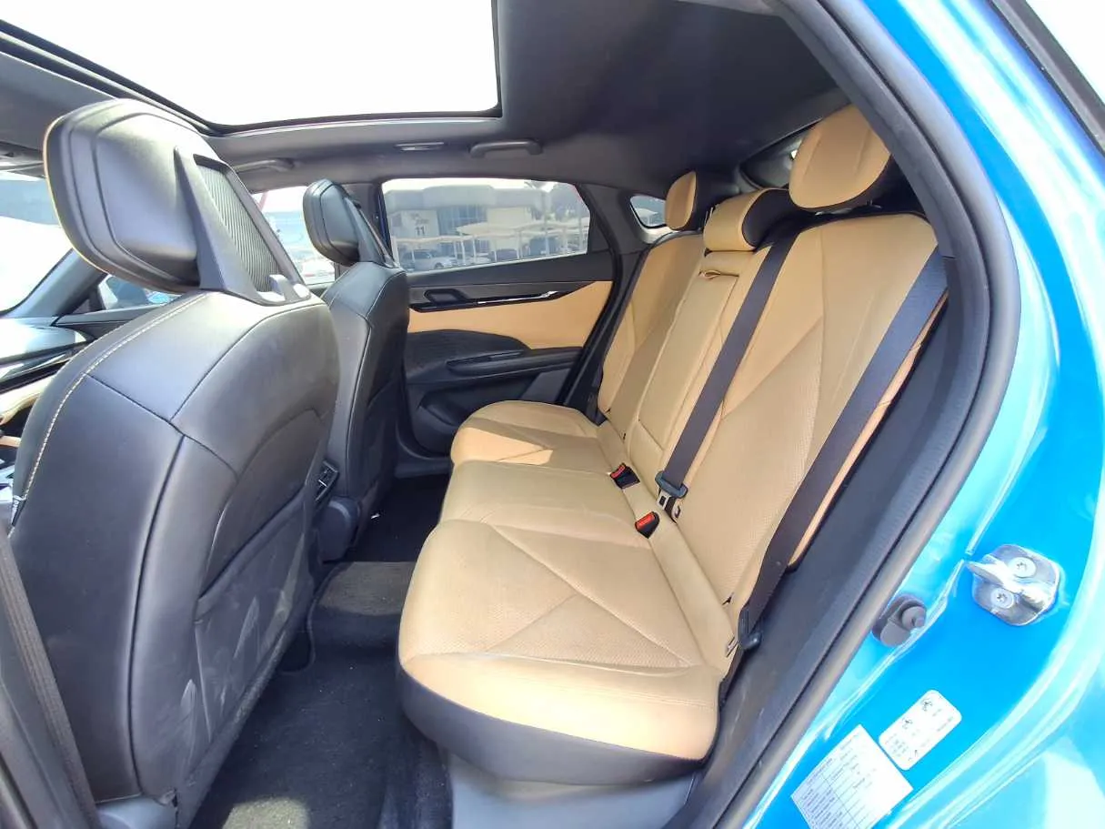 Car image 13