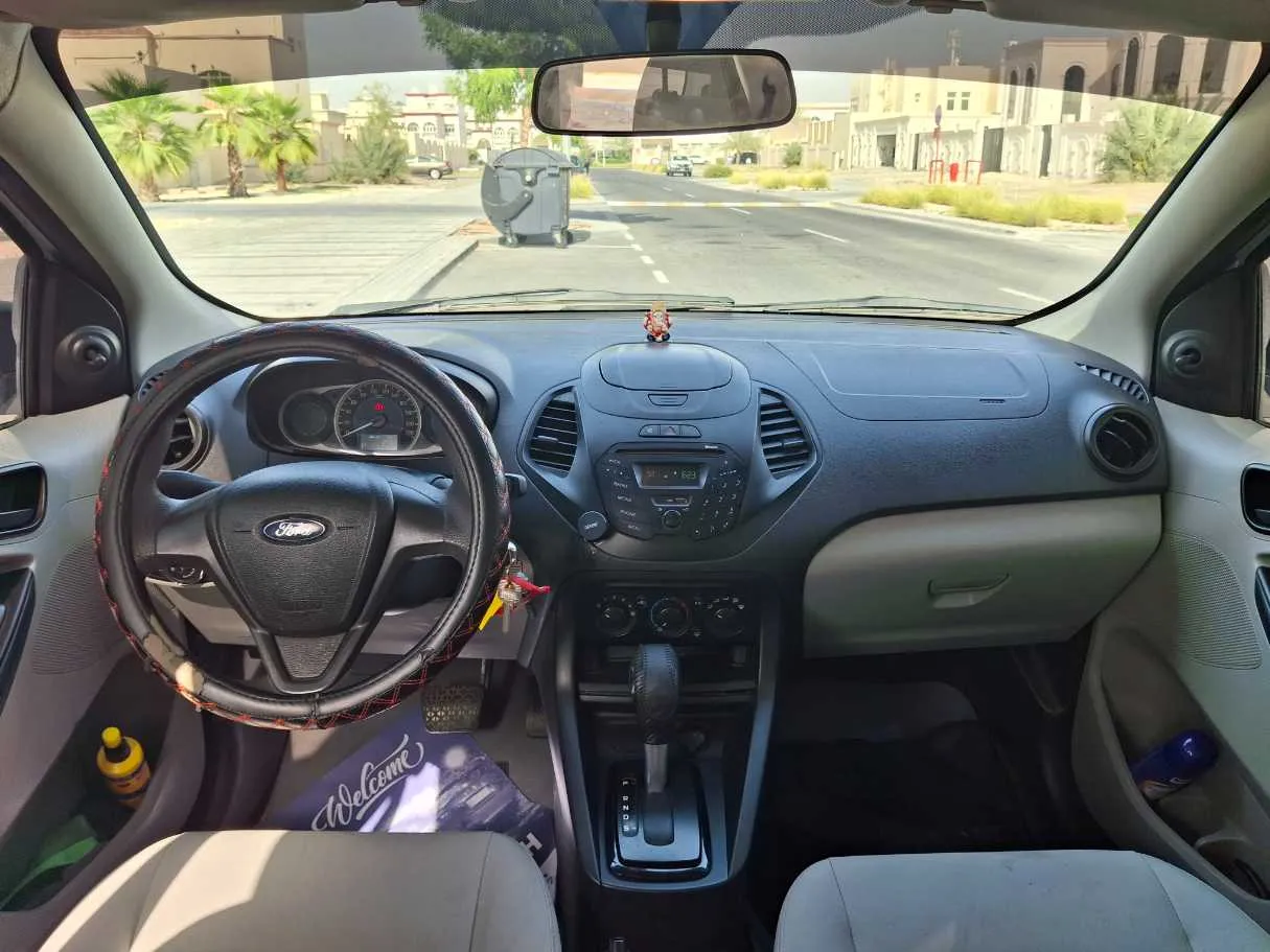 Car image 14