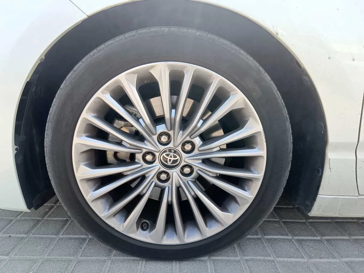 Car image 10