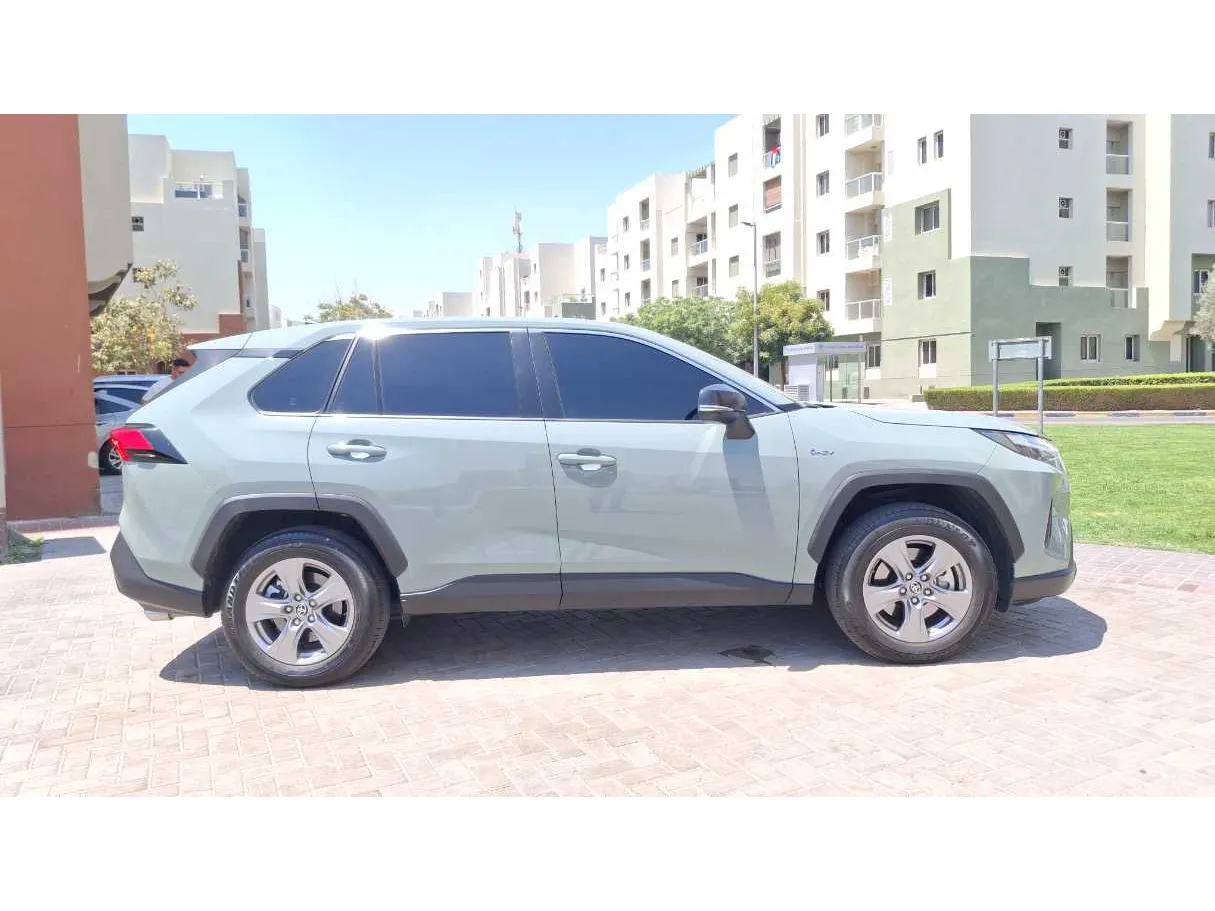Car image 8