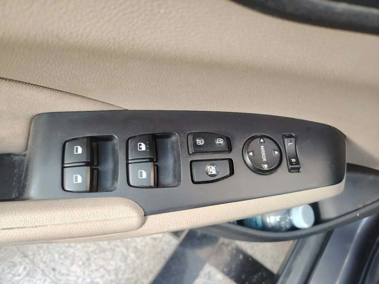 Car image 29
