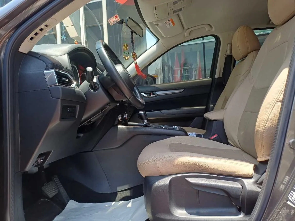 Car image 12