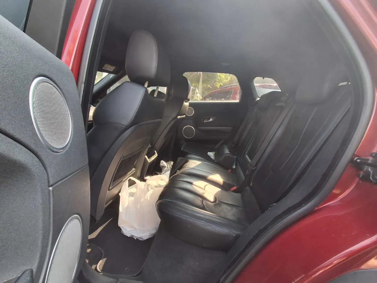 Car image 13