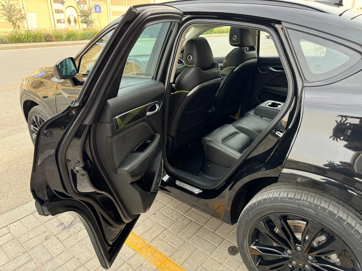 Car image 13
