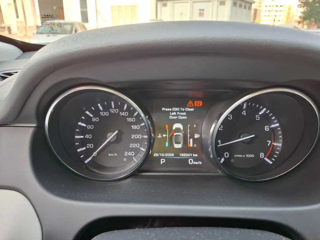 Car image 18