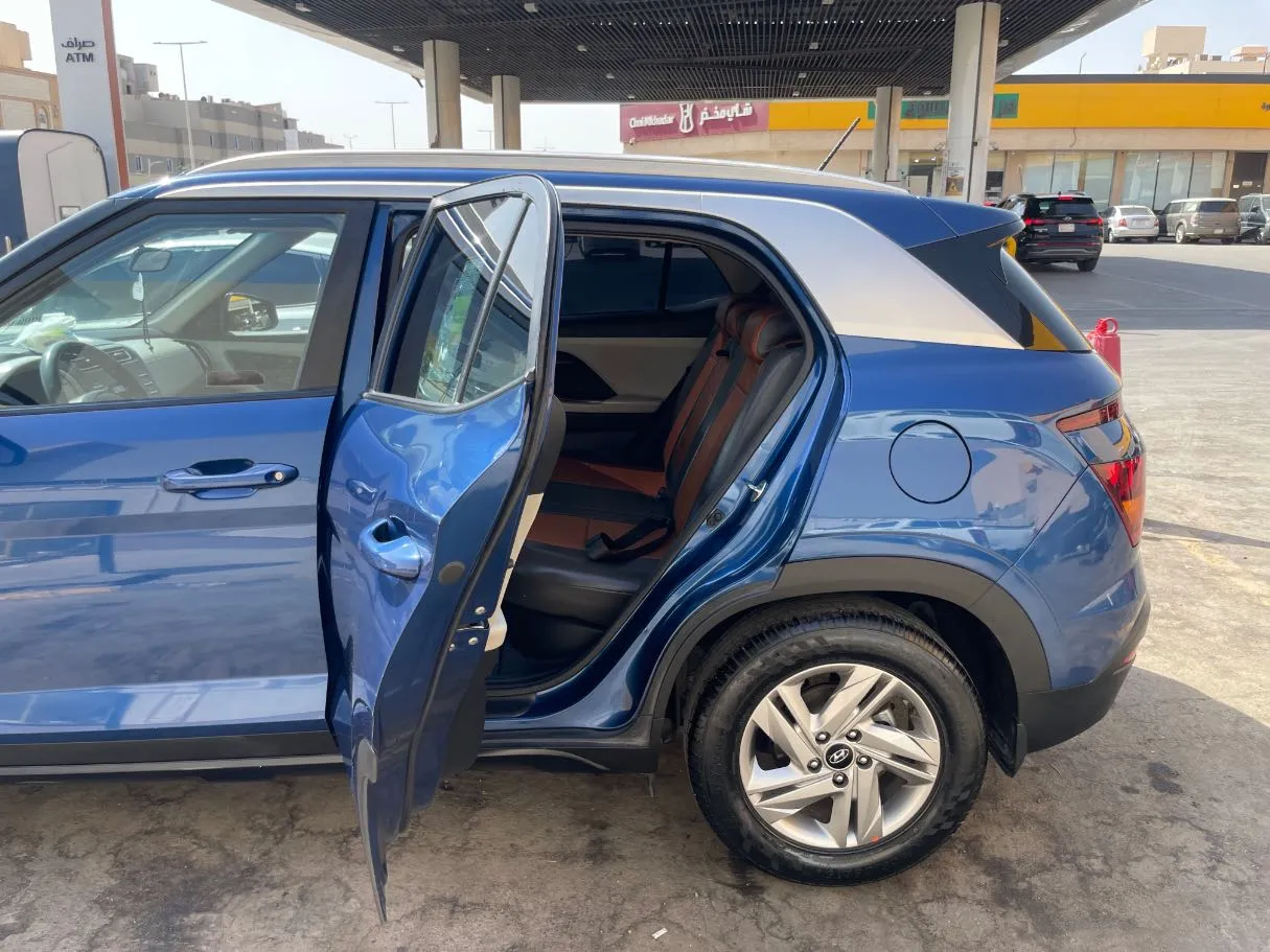 Car image 15