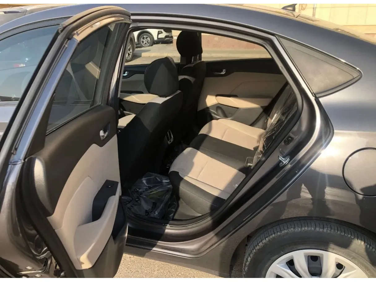 Car image 7
