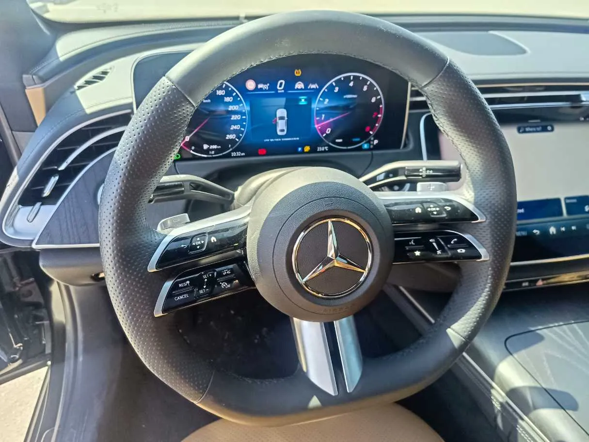Car image 26