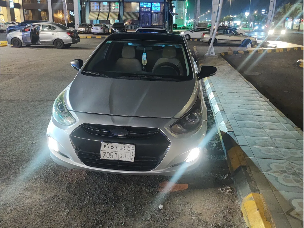 Car image 8
