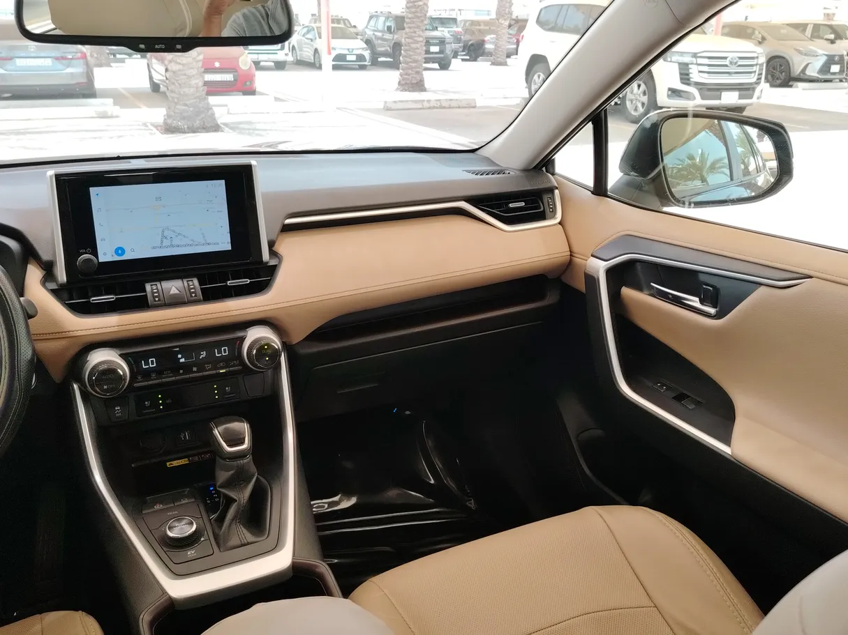 Car image 25