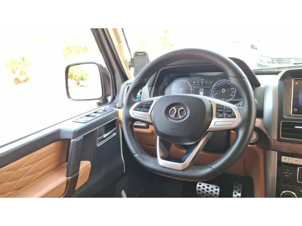 Car image 16