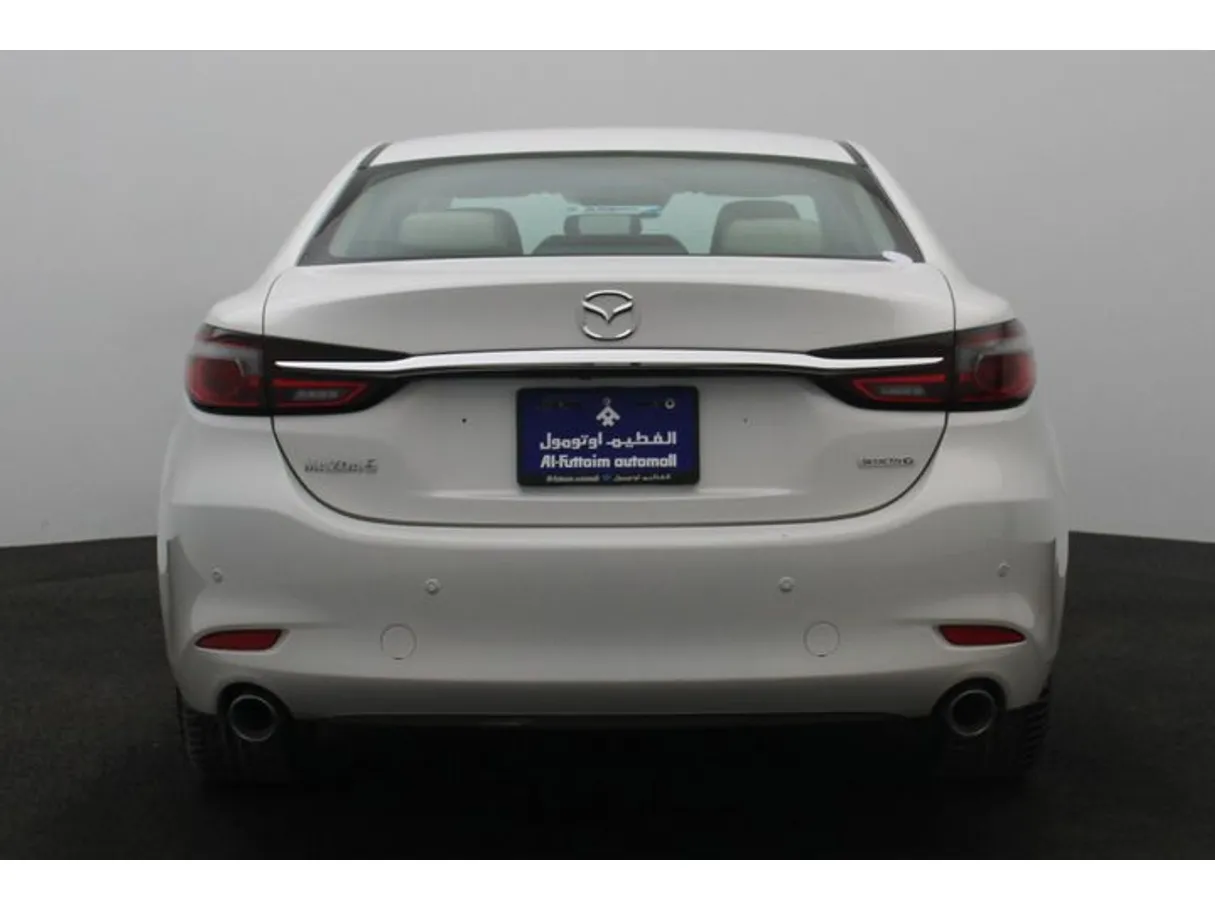 Car image 12