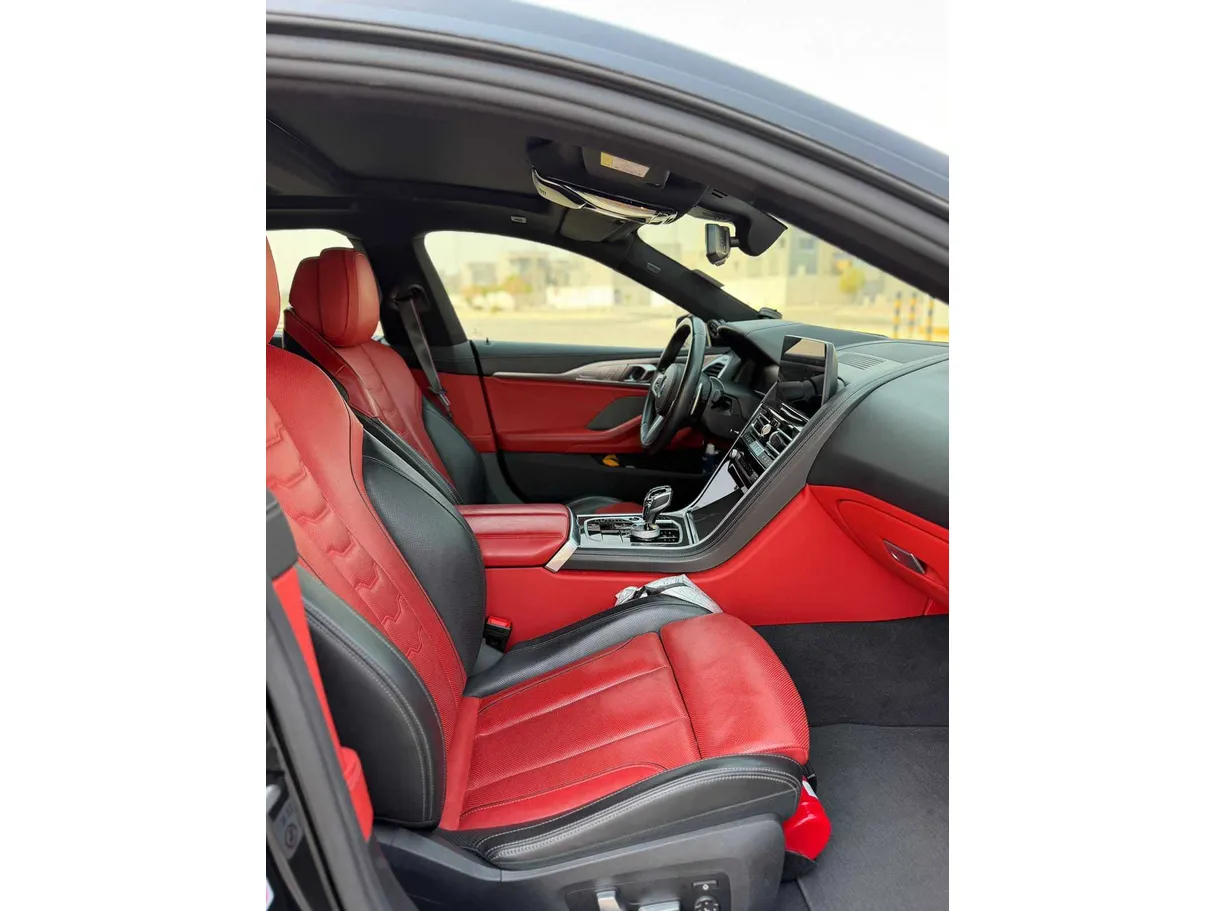 Car image 19