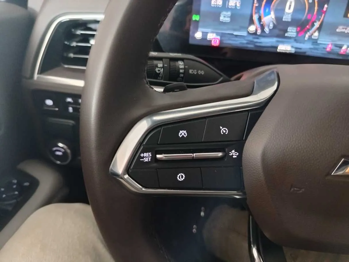 Car image 34