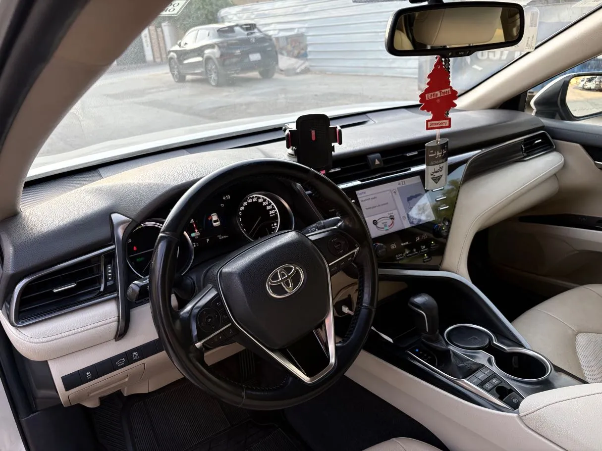 Car image 13