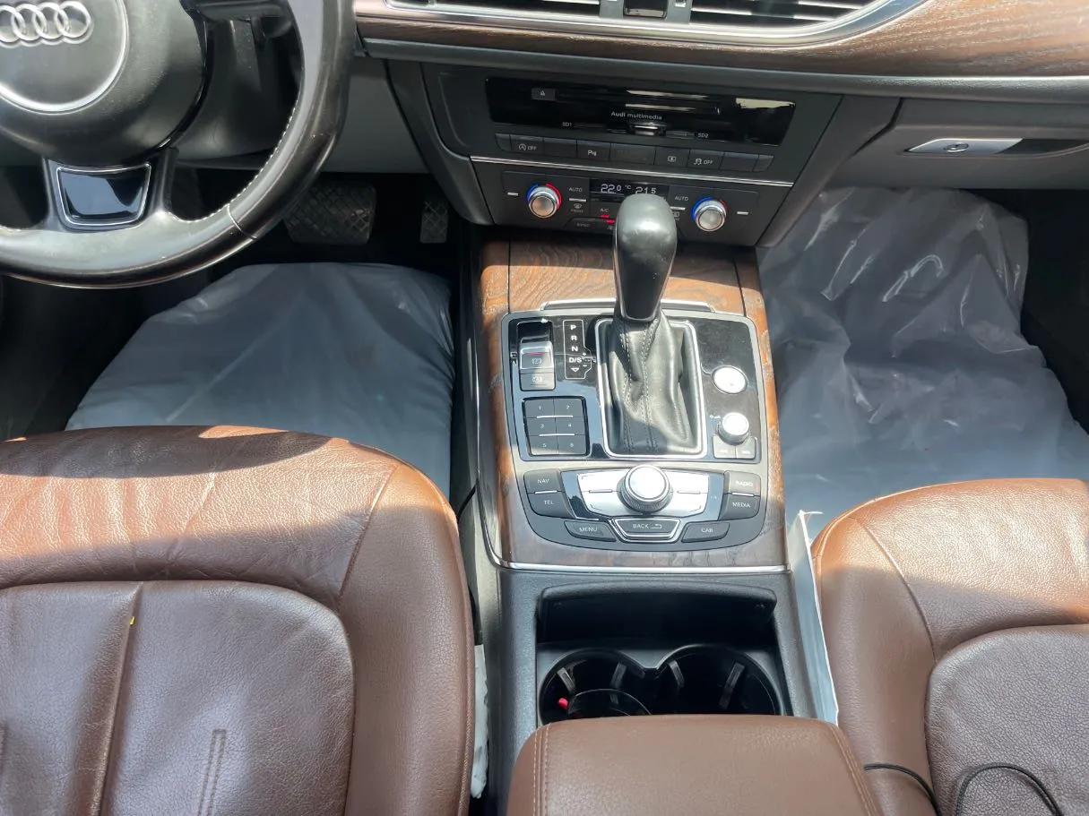 Car image 18