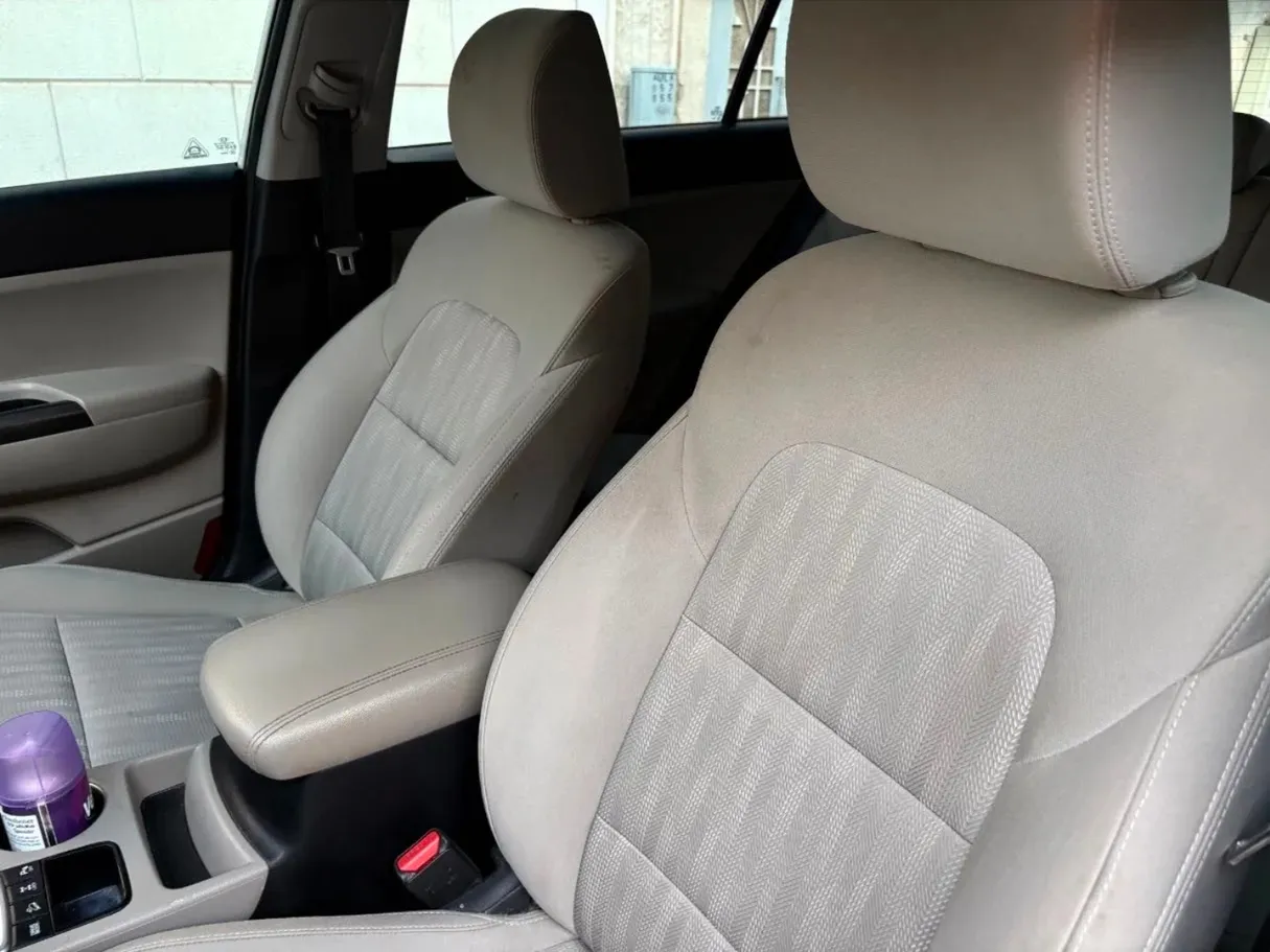 Car image 13