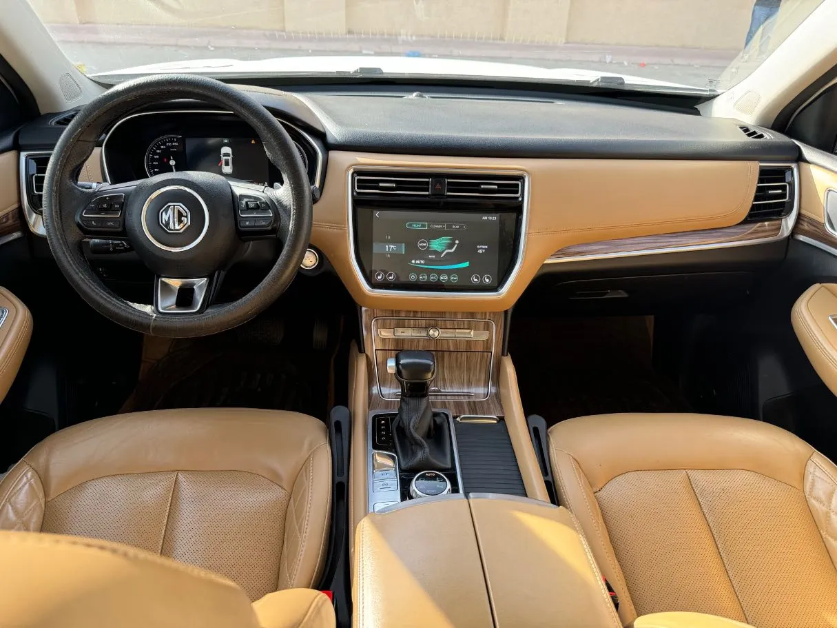 Car image 16