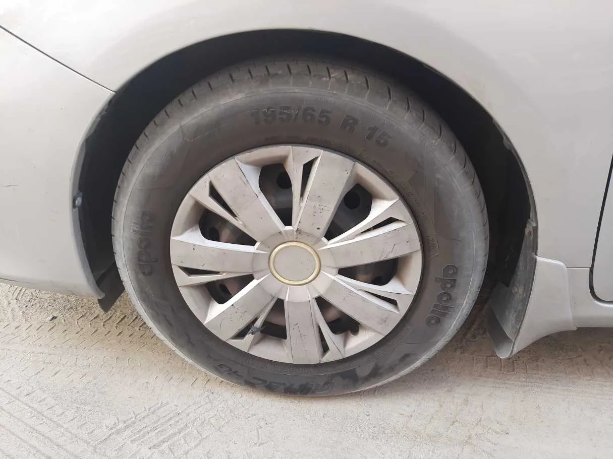 Car image 9