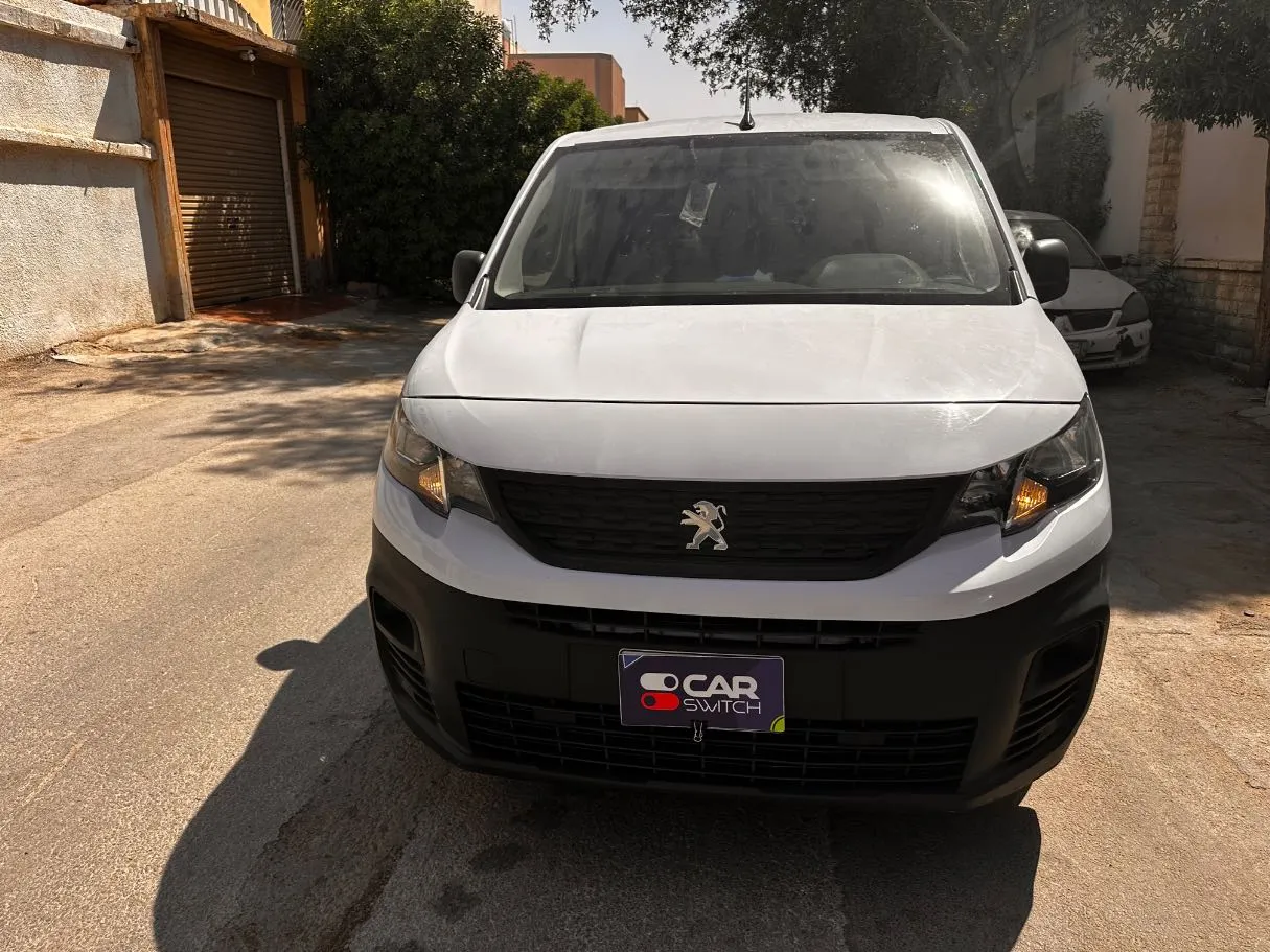Car image 2