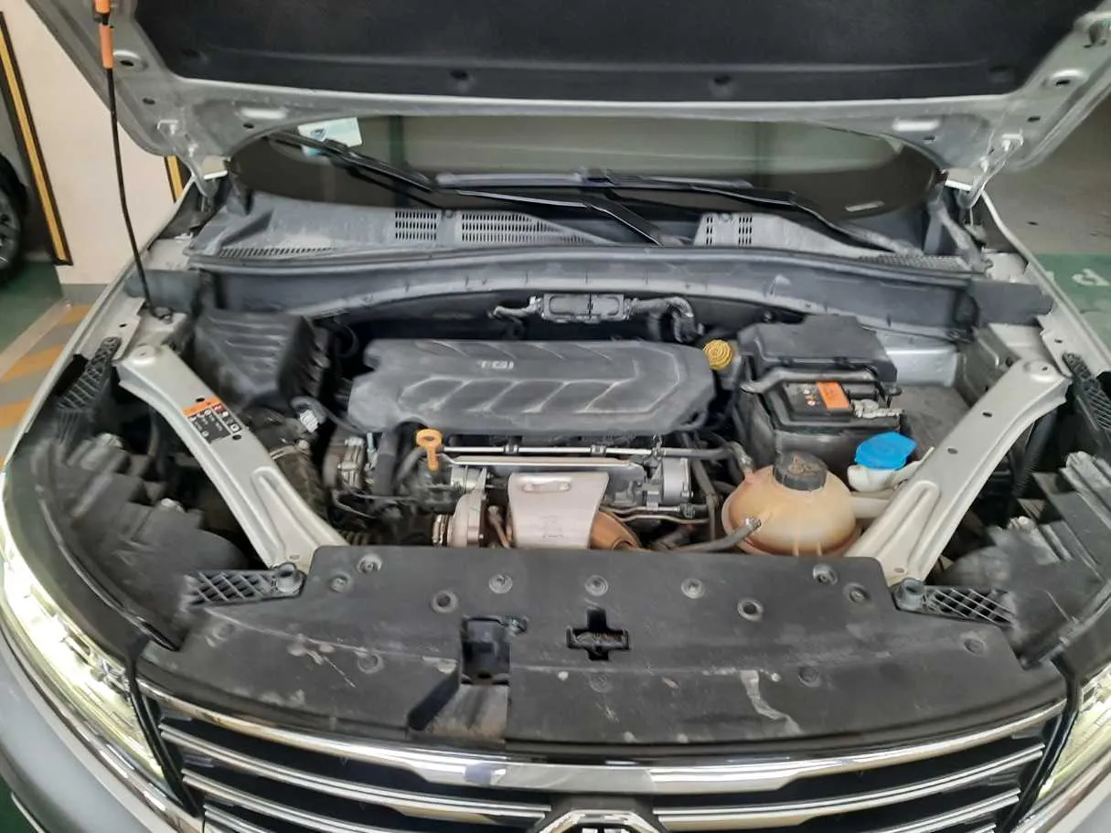 Car image 19