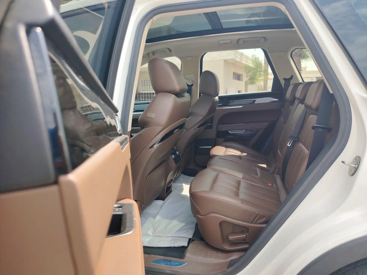 Car image 15