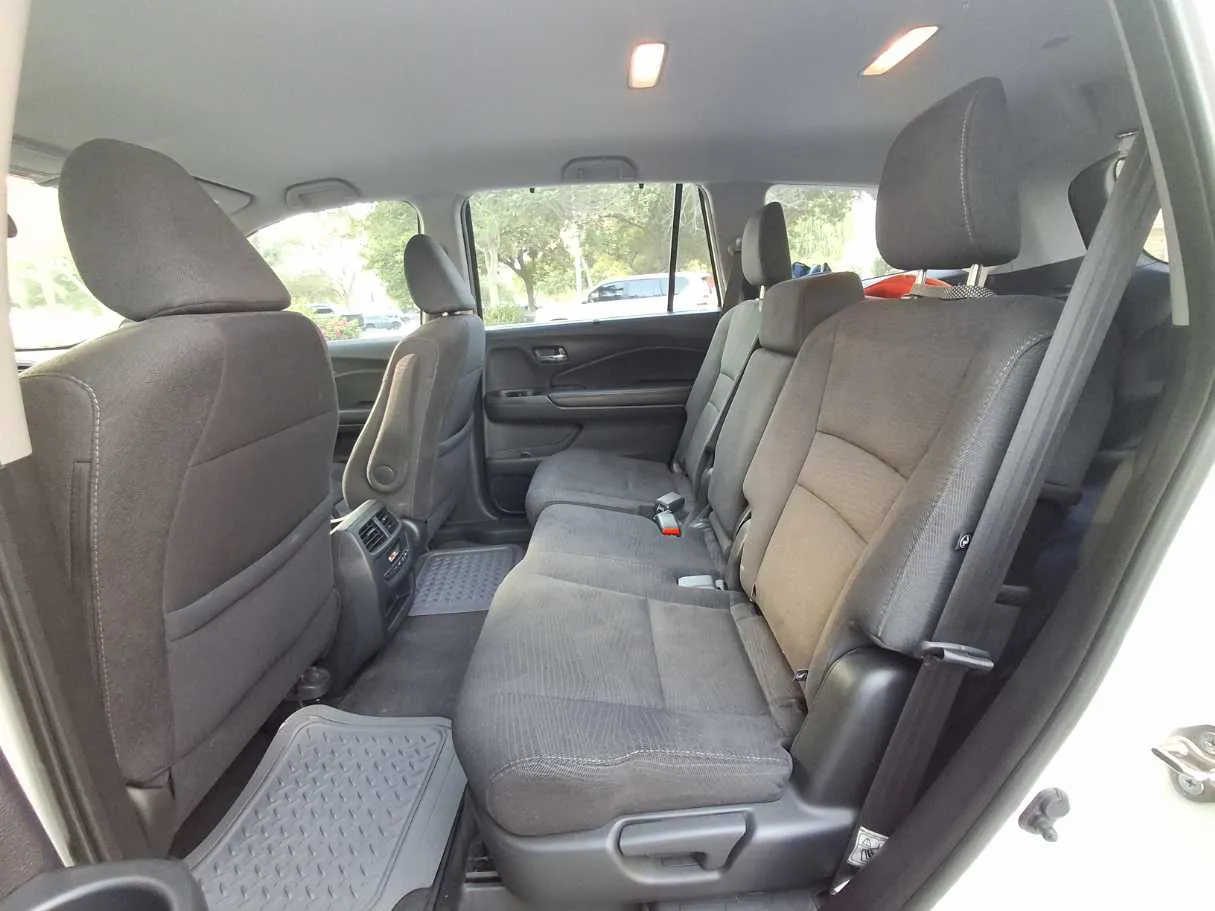Car image 13