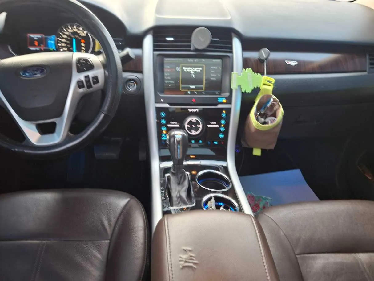 Car image 15