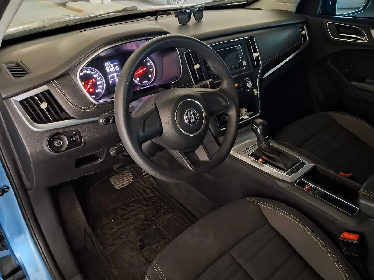 Car image 11