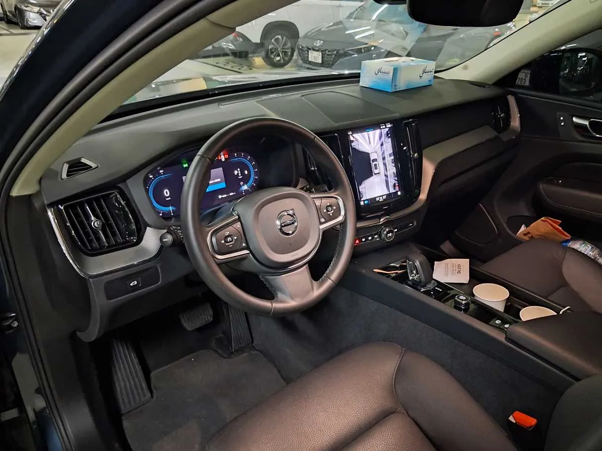 Car image 11