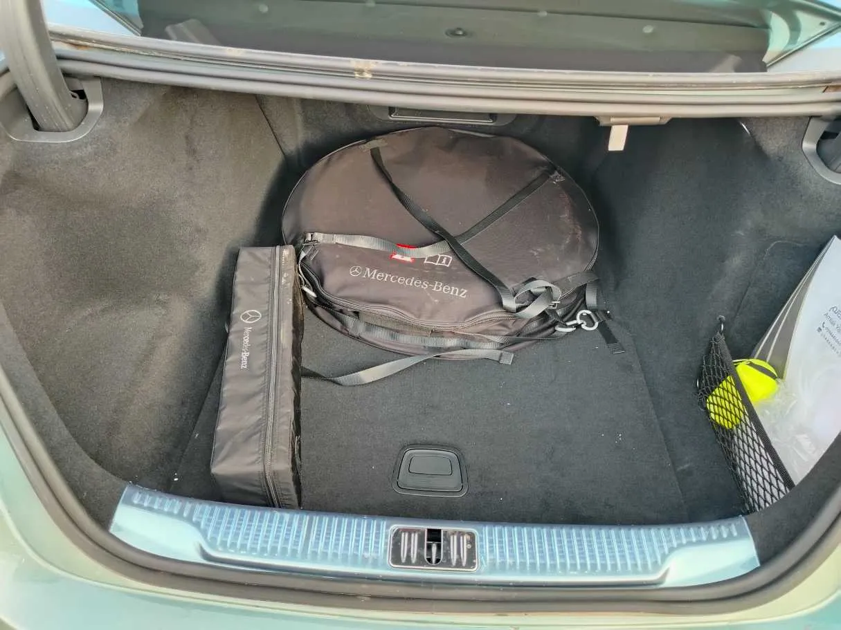 Car image 30
