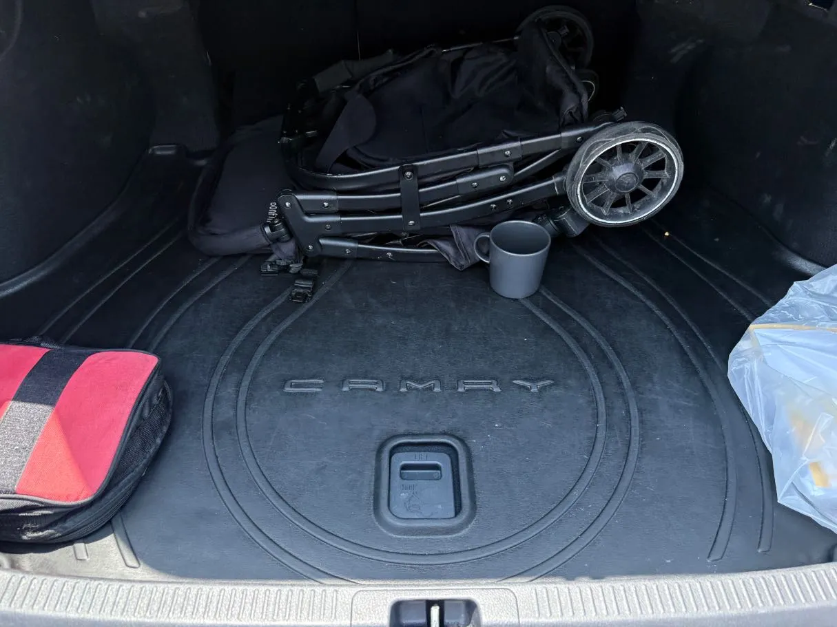 Car image 25
