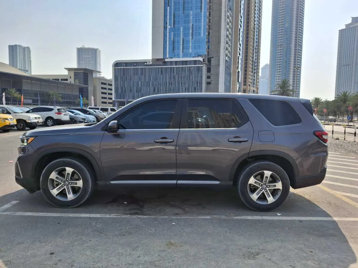 Car image 8