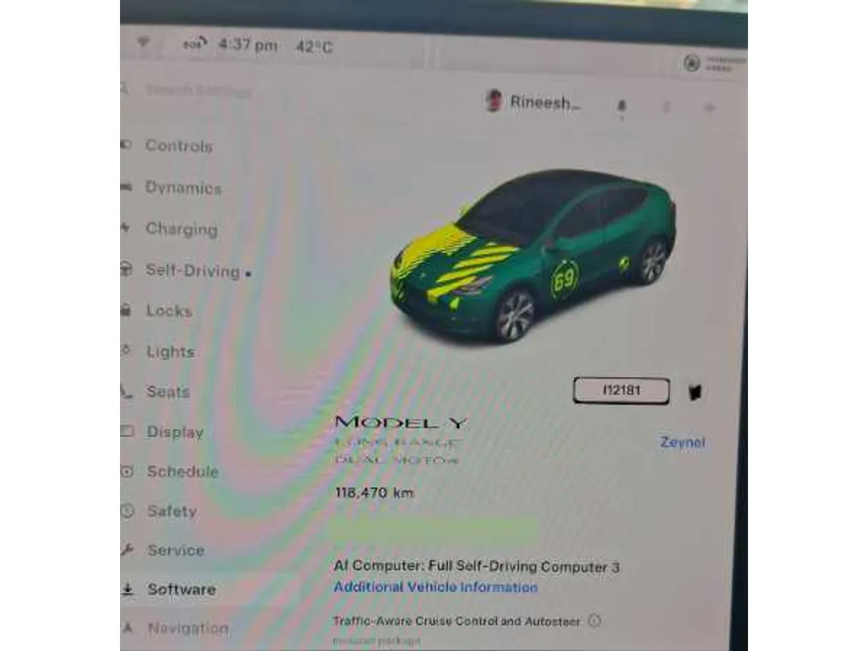 Car image 19