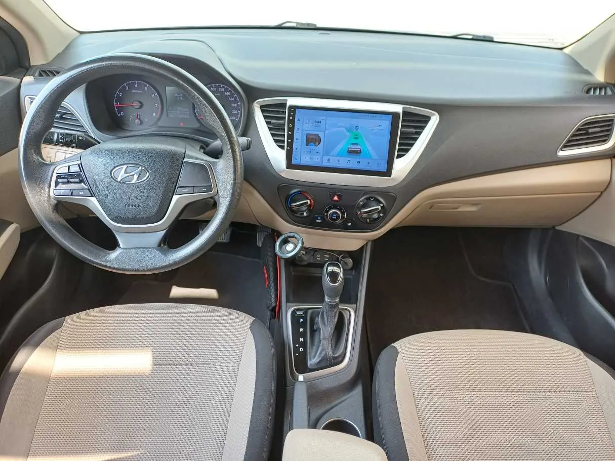 Car image 16
